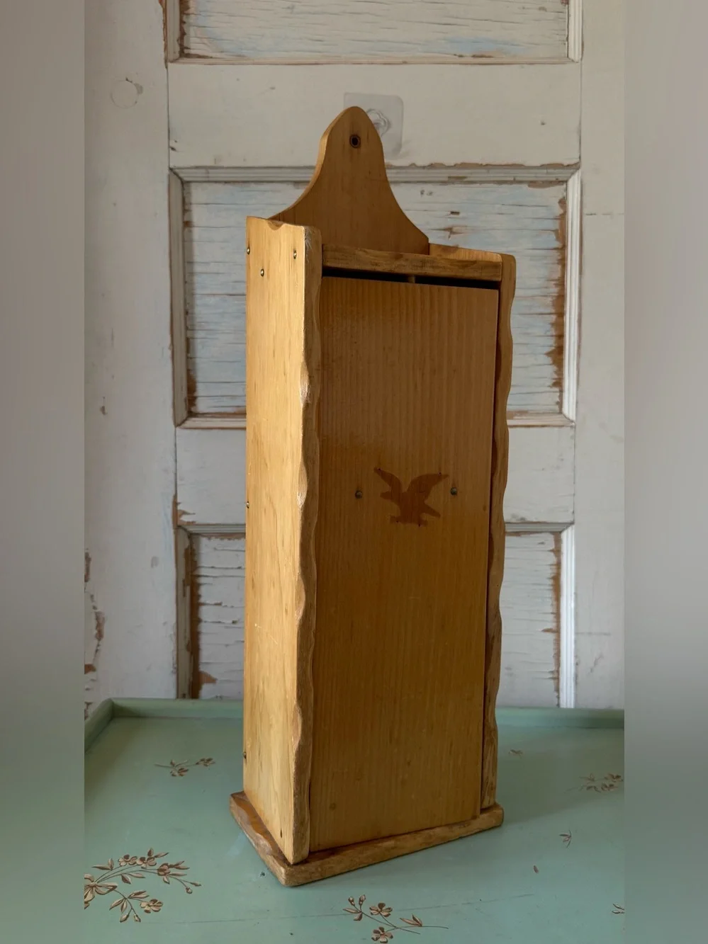 Vintage Wood Primitive Knife Holder, Rustic Kitchen Wall Decor, Storage